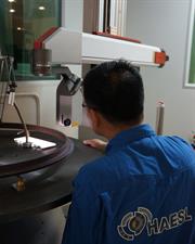 HAESL employee using SRMS (Seal Ring Measurement System)