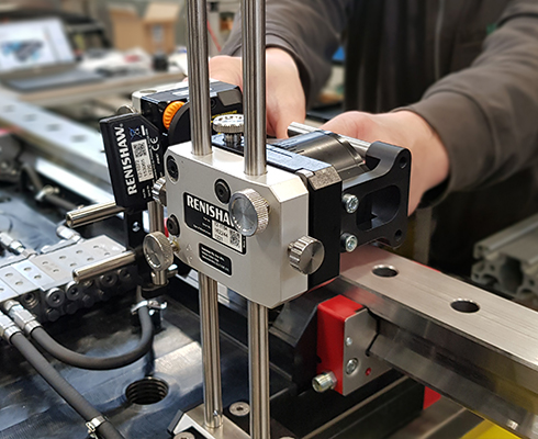 Aligning the XK10 alignment system pentaprism to perform a parallelism test