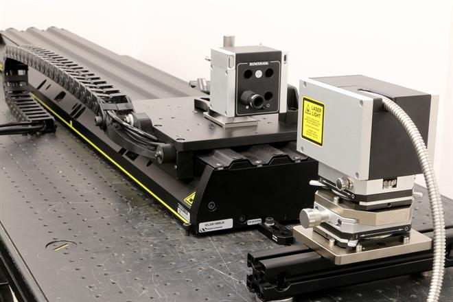 Lineer tabla üzerinde konumlandırılmış yatay tabla