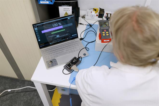 Occuity checking encoder performance with the ADTi-100 Advanced Diagnostic Tool