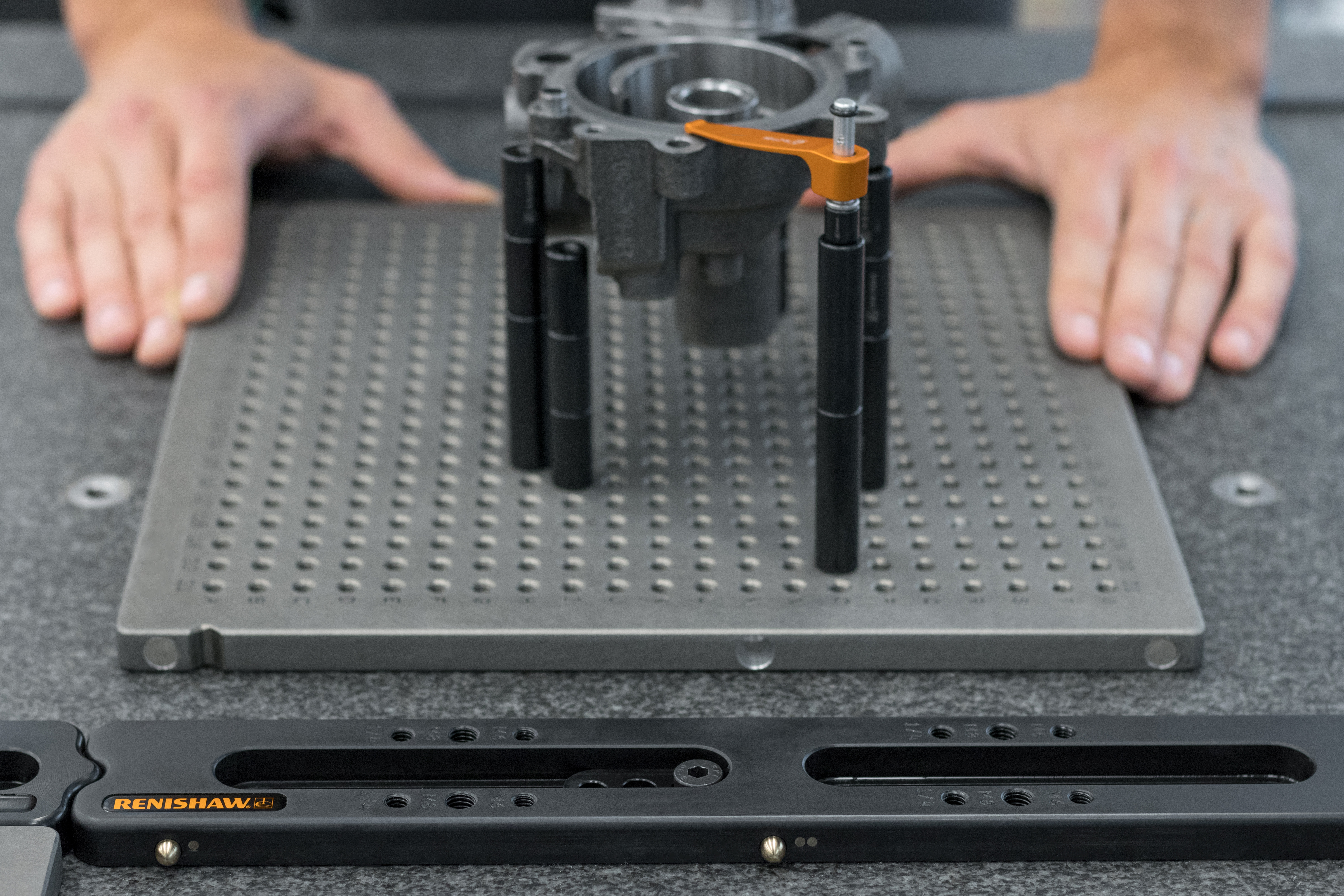 Renishaw QuickLoad rail- en plaatsysteem