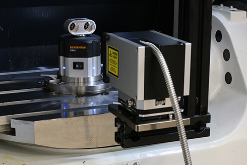 XR20 rotary-axis calibrator with XM-60 performing test