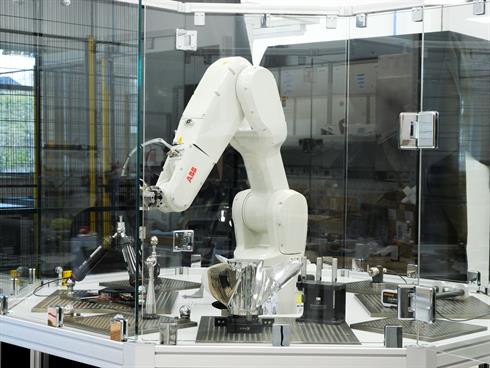RCS products including the RCS L-90, RCS T-90 and RCS P-series on a ABB six-axis robot as part of an octagonal demo cell