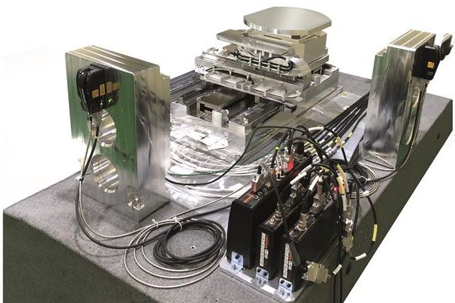 Vacuum table for the inspection of semiconductor wafers with RLE laser encoder system