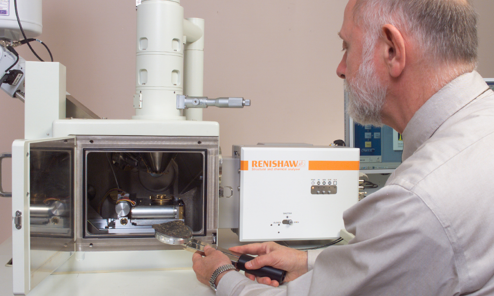 Hybrid Raman system SEM SCA