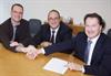 Marc Dimter und Ralph Mayer, geschäftsführende Gesellschafter LBC Laser Bearbeitungs Center GmbH; Rainer Lotz, Geschäftsführer Renishaw GmbH