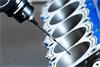 Palpador de diamante OPTiMUM™ escaneando una culata Cosworth V10 de aluminio con recubrimiento de cilindros de acero