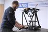 Tekniker hos Status Metrology använder ett Equator-mätsystem